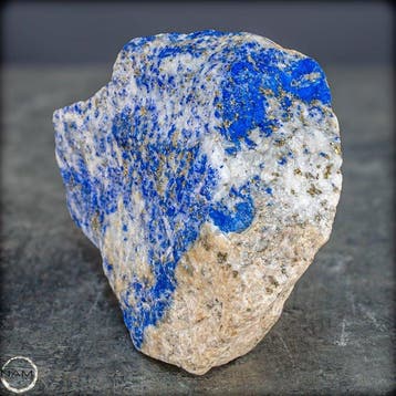 Natuurlijke ruwe lapis lazuli met intens ultramarijnblauw en