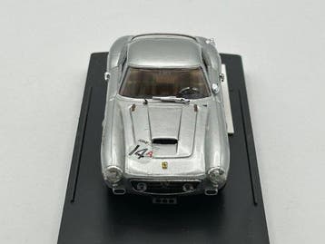 Bang 1:43 - Model raceauto (2) - Ferrari 250 SWB Stradale