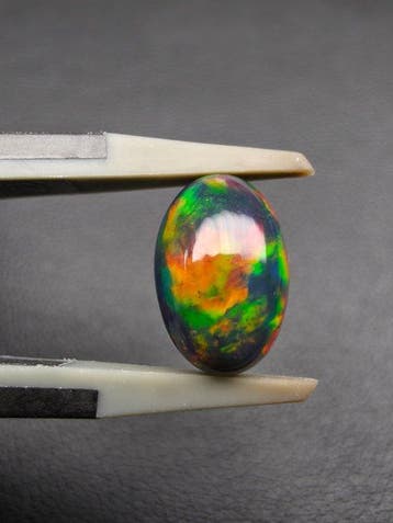2.17cts Zwarte Opaal Cabochon- 0.43 g