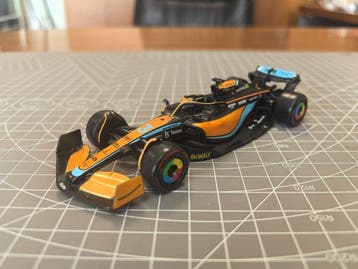 Bburago 1:43 - Modelauto (2) - Ferrari SF21 No. 55, Nieuw