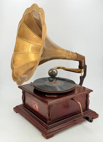 His Masters Voice - Manivela ( reproduction) 78 rpm