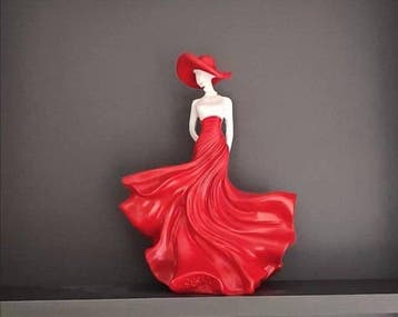 Figuur - Woman in Red Dress - Hars
