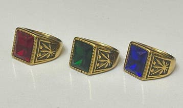 3 ringen met 3 kristallen van Jezus en hennep. Gezondheid.