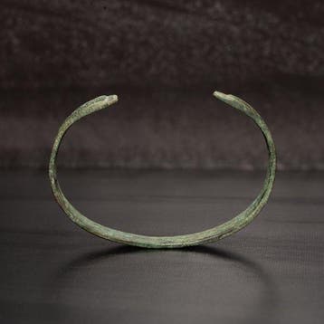 Viking periode Brons Armband met geometrische versiering