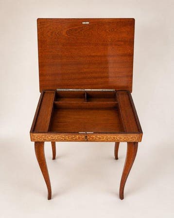 Table - Noyer - Marqueterie clef musique
