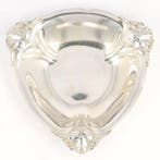 Simpson, Hall, Miller & Co. / International Silver Co. - Art