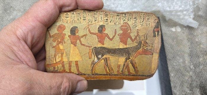 Lovely brick plaque with Egyptian-style decoration, set in a, Antiquités & Art, Curiosités & Brocante