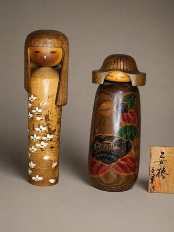 Muhitsu Miyajima (1929–) – Paar van Ssaku Kokeshi Otome