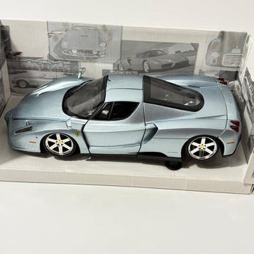 Hot Wheels 1:18 - Voiture miniature - Enzo Ferrari - Modèle