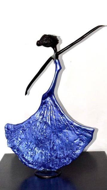 Abdoulaye Derme - sculptuur, “La Danseuse en mouvement”. -