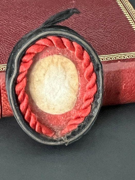 Reliekhouder - Was, Textiel - 1850-1900 - Reliekschrijn, Antiek en Kunst, Kunst | Niet-Westerse kunst