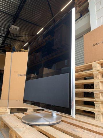 Bang & Olufsen - Beovision 11-40 op vloerstandaard of