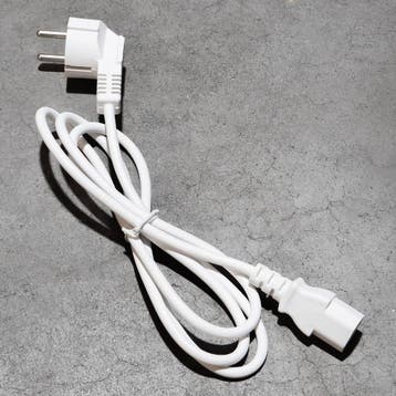 Stroomkabel 3G0.75mm² IEC C13 female naar Schuko male - 1,2, Muziek en Instrumenten, Verzenden, Nieuw