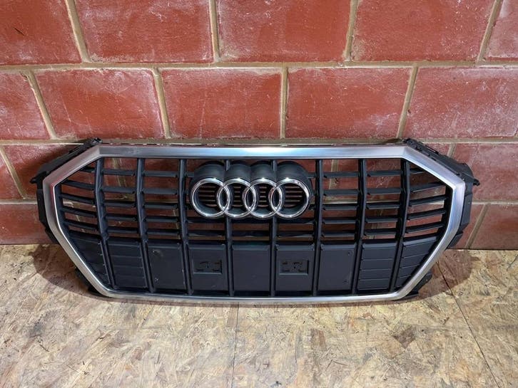 Calandre Audi Q3 83A Chrome 2018-, Autos : Pièces & Accessoires, Carrosserie & Tôlerie, Audi, Utilisé, Avant, Pare-chocs, Enlèvement