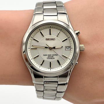 Seiko - Titanium Solar Watch 7B42-0AN0 White dial date -