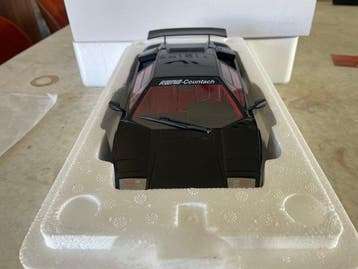 GT Spirit 1:18 - Voiture miniature - Lamborghini Countach, Hobby & Loisirs créatifs