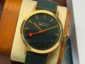 Mondaine - Classic Swiss-made Quartz - Zonder minimumprijs -, Nieuw