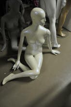 *TIP*  Damesfiguren zittend van exclusief a merk, Ophalen of Verzenden