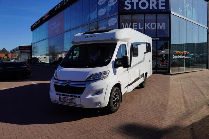 Hobby On Tour V65 slechts 25572 km en queensbed 84420, Caravanes & Camping, Camping-cars