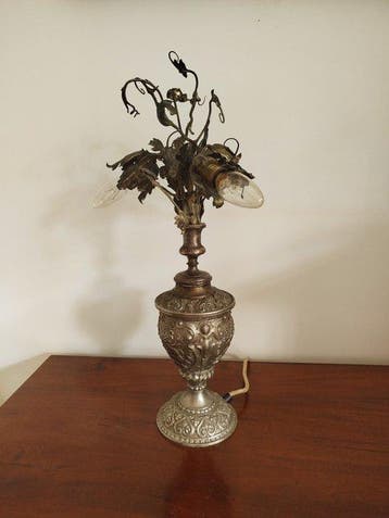 Lampe de table avec figurine - Métal, Laiton, Étain