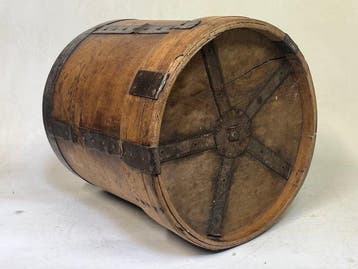 Outil - ancien seau à grains
