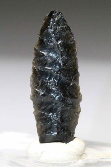 Mesolithisch / Epipaleolithisch Obsidiaan Pijlkop - 41 mm