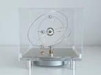Iconische kwarts-kinetische klok BWM 02026 Space Age Hokoto