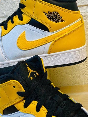 Air Jordan - One Mid University Gold P40 - Sneakers - Maat:, Nieuw