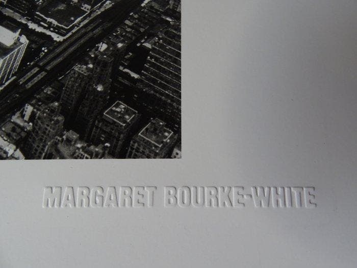 Margaret Bourke White - DC-4 flying over Manhattan - 1939, Antiquités & Art, Art | Objets design