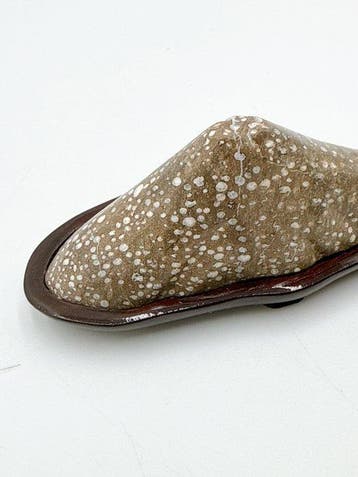 Japanse suiseki bergzichtsteen met houten daiza - Midden 20e