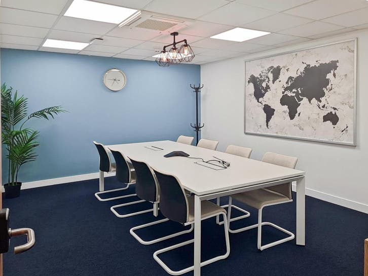 Espace de bureau pour 4 pers. à HQ Charleroi Airport, Zakelijke goederen, Bedrijfs Onroerend goed