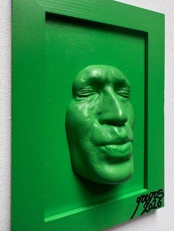 gregos - Green framed kiss