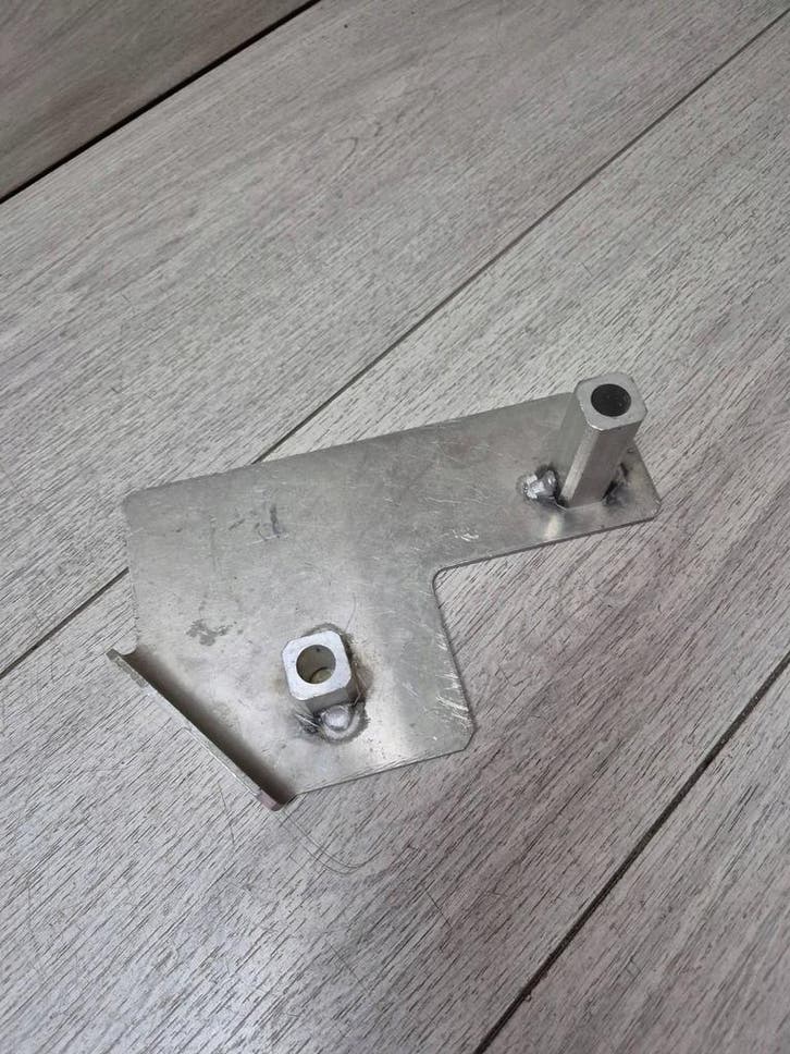 Ferrari 360 430 voorbumper bevestiging rechts 66395500, Auto-onderdelen, Klein materiaal, Gebruikt, Verzenden