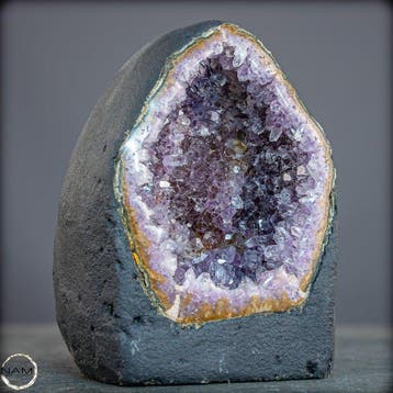 Natuurlijke amethist kristalkathedraal – diepviolette