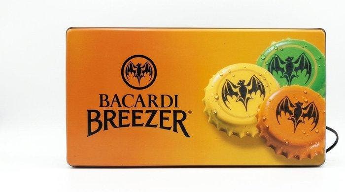 Bacardi - Panneau lumineux Bacardi Breezer - Caisson, Antiek en Kunst, Antiek | Wandborden en Tegels