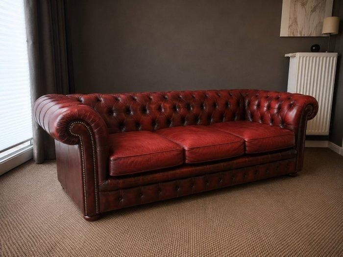 Sofa - Leder - Original three-seater Chesterfield sofa by, Antiek en Kunst, Curiosa en Brocante