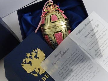 Figure - Fabergé style - Imperial ornament Egg -Certificate
