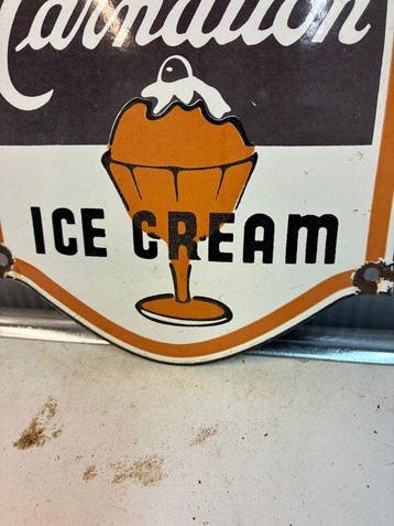 Carnation Ice Cream – Panneau publicitaire émaillé – Salon