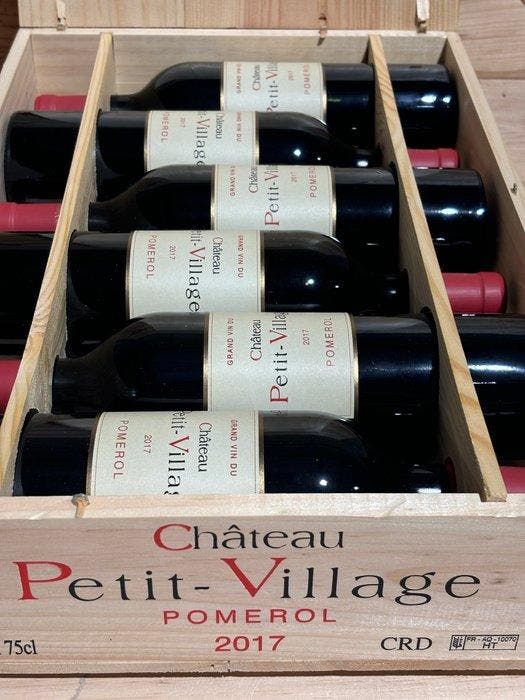 2017 Château Petit Village - Pomerol - 6 Flessen (0.75, Collections, Vins
