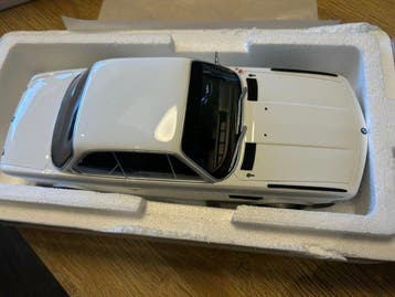 Otto Mobile 1:18 - Voiture miniature - BMW 3.0 CSI