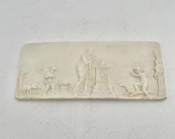 Figuur - Neoclassicistisch bas-reliëf in marmerpoeder -