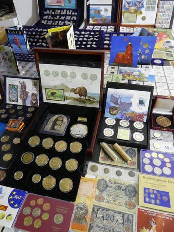 Wereld. Collection of coins/banknote/medals/euro inkl. pp