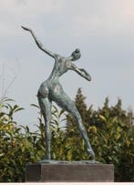 Sculpture, MODERN WOMAN - 53 cm - Marbre