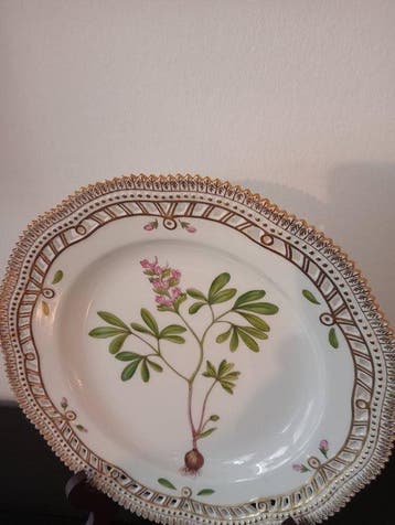 Royal Copenhagen - Bord - Porselein - Flora Danica 25,5 cm
