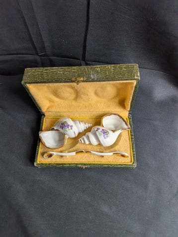 Limoges - Salière et poivrière (4) - coquillage - Porcelaine, Antiquités & Art