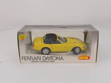 Schaal 1:18 Giodi Ferrari Daytona 365 GTS/4 cabriolet 196..., Ophalen of Verzenden, Gebruikt