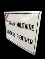 Oude geëmailleerde plaat - MILITAIR TERREIN BETREDEN