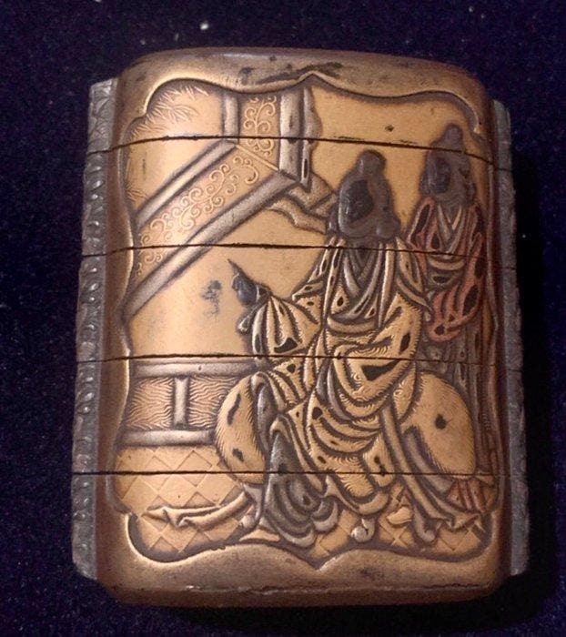 Zeldzaam INRO Japans gelakt en metaalreliëf uit de, Antiquités & Art, Antiquités | Autres Antiquités