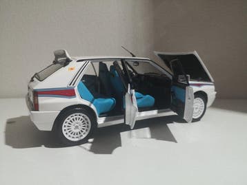 Kyosho 1:18 - Model sportwagen - Lancia Delta HF Integrale, Nieuw
