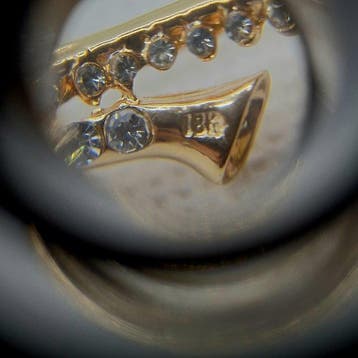 Saxophone Selmer. Or jaune laminé (18K). - Broche - Henry